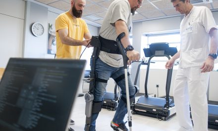 Participamos en la creación de un exoesqueleto robótico que permite caminar a lesionados medulares