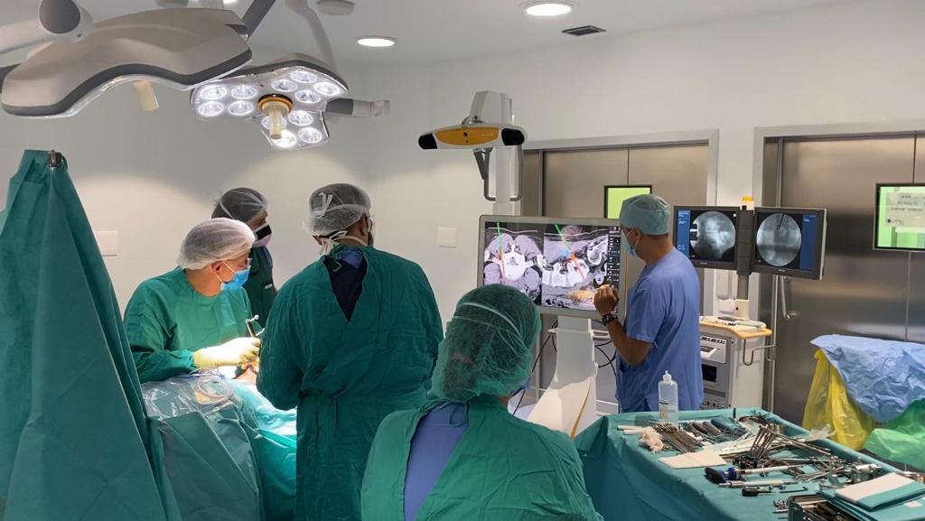 El Hospital Asepeyo Coslada realiza la primera cirugía  en España con un nuevo sistema inteligente de navegación